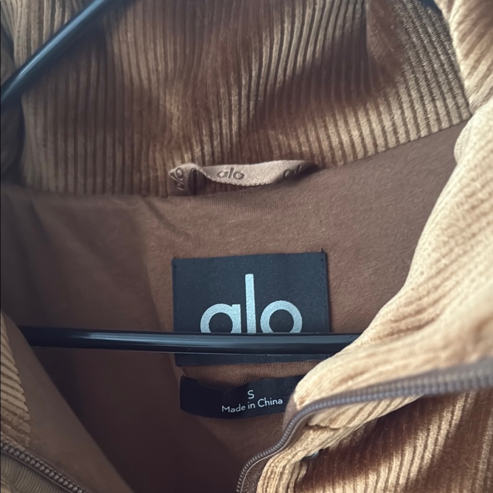Alo Yoga Gold Rush Ribbed Puffer - Picture 7 of 7